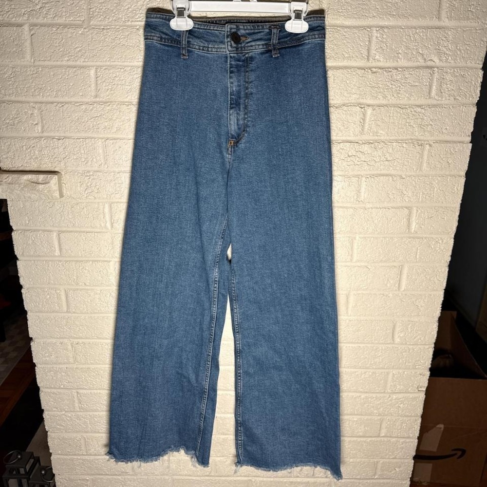 High-waisted jeans